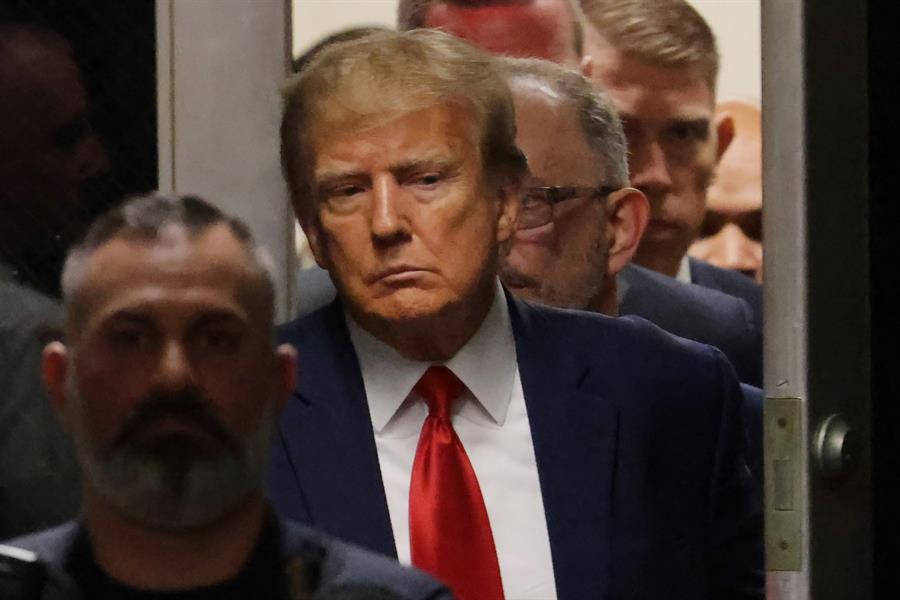 Trump entra a la Fiscalía La oficina del fiscal especial Jack Smith pidió este jueves que el juicio al expresidente Donald Trump por su presunta injerencia en las elecciones de 2020, en el caso que le relaciona directamente con el asalto al Capitolio, comience el 2 de enero de 2024, a pocos días del segundo aniversario de aquel ataque.