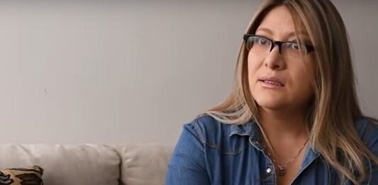 Verónica Sarauz, esposa del candidato presidencial Fernando Villavicencio, asesinado en la tarde del miércoles por presuntos sicarios a la salida de un mitin electoral, cree que a lo asesinaron porque enfrentó a las mafias políticas y a narcotraficantes.