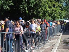 Biden acelerará permisos de trabajo a migrantes indocumentados tras críticas de su partido inmigrantes