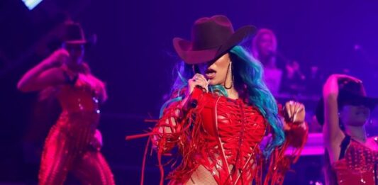 La cantante colombiana Karol G publicó este viernes su nuevo álbum "Mañana será bonito (Bichota Season)" en coincidencia con su gira por Estados Unidos, que arrancó el jueves en Las Vegas y va a llevarla por los principales estadios del país.