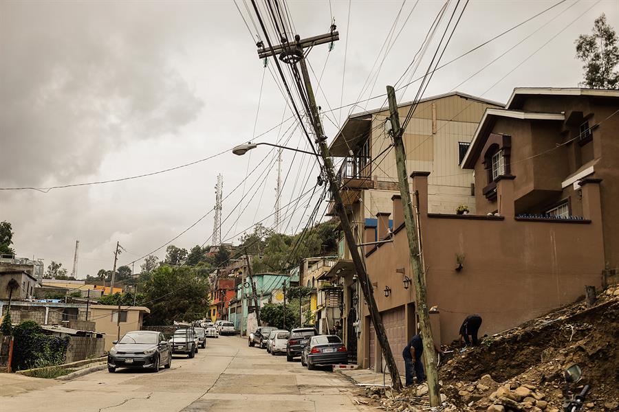  postes de energ&iacute;a el&eacute;ctrica afectado tras el paso de la tormenta Hilary en la ciudad de Tijuana