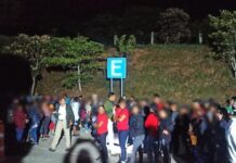 Agentes hallan 178 migrantes en autobús de pasajeros en estado mexicano de Veracruz Unos 178 migrantes de Guatemala y Honduras, fueron hallados en un autobús de pasajeros en estado mexicano de Veracruz.