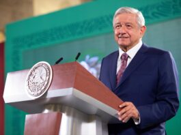 El presidente de México, Andrés Manuel López Obrador, ha vuelto a reprochar a los congresistas republicanos estadounidenses el uso "vil" que estarían haciendo del problema del narcotráfico y ha ironizado con la "supuesta falta" de voluntad de las autoridades para frenarlo. "Van a plantear que nos bombardeen", ha dicho.