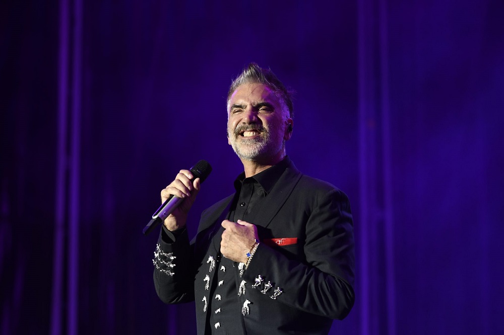 Alejandro Fernández La presidente del Caucus Hispano del Congreso, la demócrata Nanette Díaz Barragán, presentará una resolución para honrar al cantante mexicano Alejandro Fernández por su papel en la promoción de la cultura latina, informó este miércoles el medio político The Hill.