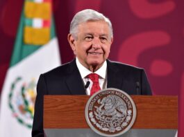 México convoca una reunión de unos diez países para hablar de migración El presidente de México, Andrés Manuel López Obrador, ha anunciado la convocatoria de una reunión de unos diez países centrada en temas migratorios, alegando que es "un asunto estructural" que afecta a prácticamente toda la región.