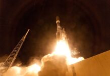 Aplazan el lanzamiento de satélites de vigilancia debido a un fallo técnico La empresa United Launch Alliance (ULA) anunció este sábado que debido a fallos técnicos aplazó un día más del lanzamiento del cohete Atlas V con los satélites de vigilancia de la misión secreta Silent Barker del Departamento de Defensa estadounidense, que estaba previsto para hoy desde Florida.