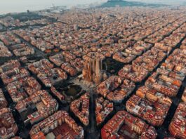 España es el destino más popular para los viajeros de todo el mundo este otoño, seguida de Italia, Estados Unidos, Reino Unido y Francia, según los datos de reservas de vuelos efectuadas entre el 1 de septiembre y el 1 de diciembre de 2023 en Kiwi.com.