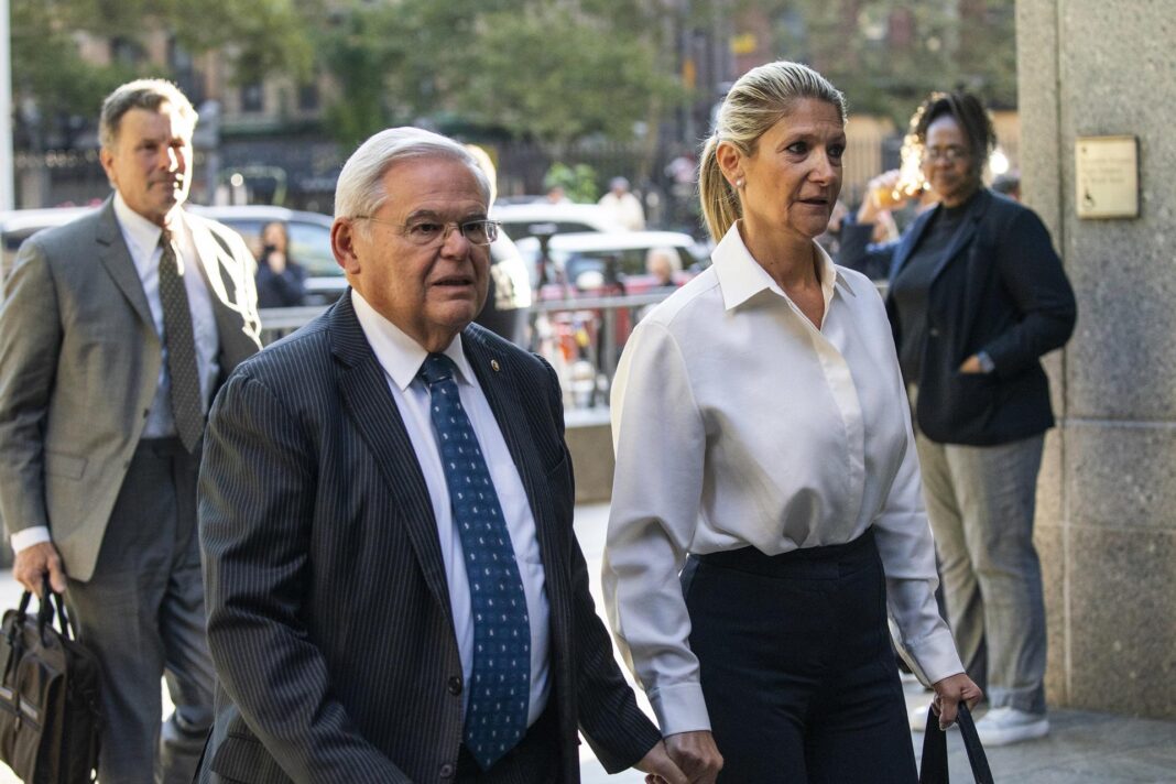 Bob Menéndez (15) El senador Bob Menéndez se declaró este miércoles no culpable de cargos federales de soborno en un tribunal de Manhattan, Nueva York