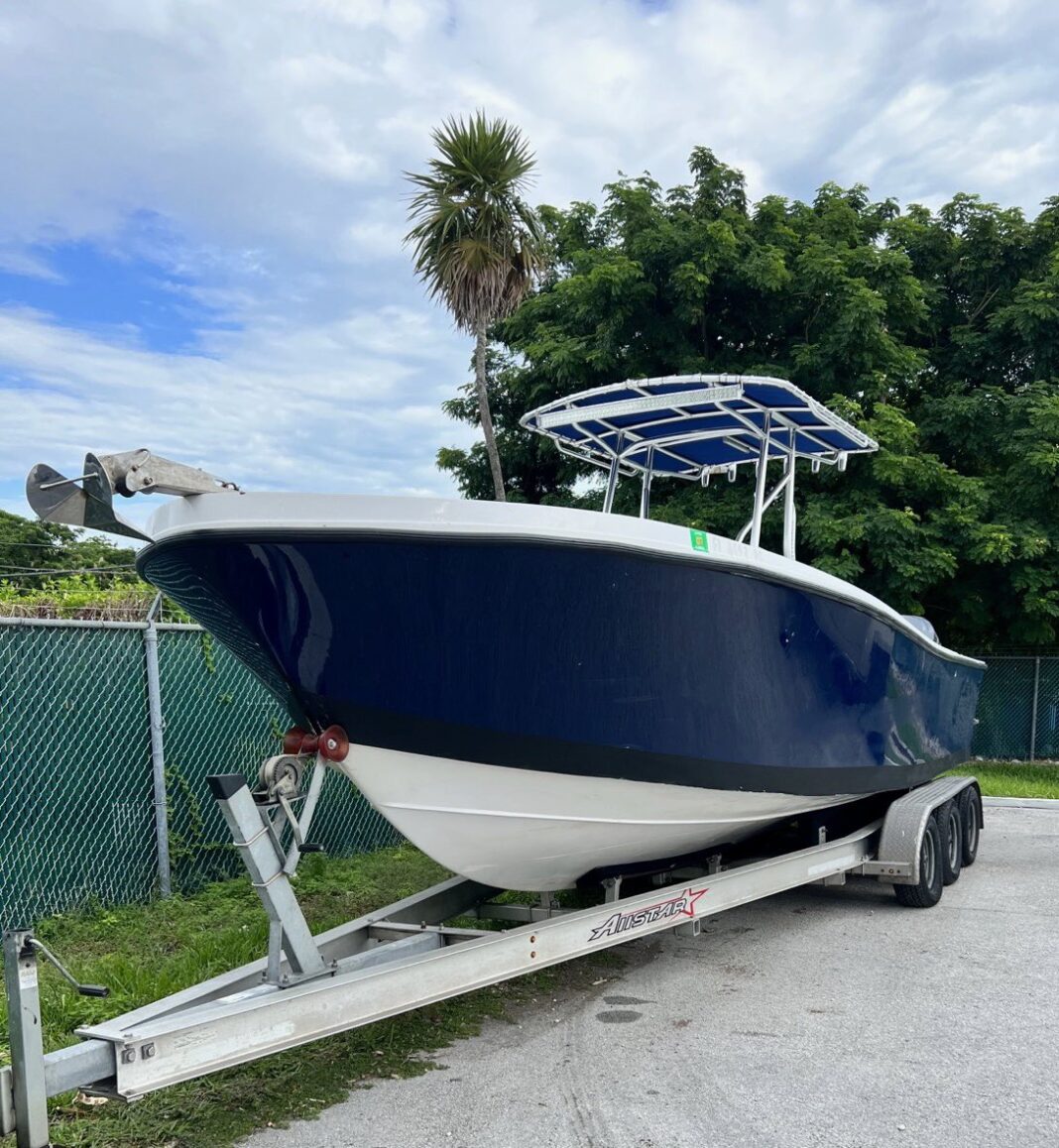 Bote de inmigrantes. Foto Chief Patrol Agente Walter N. Slosar Una supuesta operación de contrabando de inmigrantes fue desmantelada este jueves tras un desembarco de al menos 21 cubanos en los Cayos del sur de Florida, según informaron las autoridades.