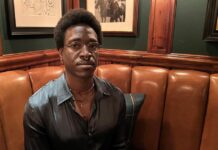 El cubano Carlos Martiel gana un premio que visibilizará el arte latino en Nueva York El artista cubano de "performance" Carlos Martiel fue distinguido este jueves con el primer Premio de Arte LatinX Maestro Dobel.