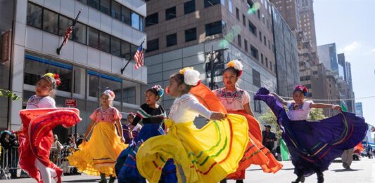 El domingo 8 de octubre se realizará el popular Desfile de la Hispanidad sobre la Quinta Ave. en Manhattan, que es sin duda el evento público más vistoso y colorido de las celebraciones del Mes Nacional de la Herencia Hispana en la ciudad de Nueva York.
