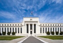 El Comité Federal de Mercado Abierto (FOMC, por sus siglas en inglés) de la Reserva Federal de Estados Unidos (Fed) ha decidido mantener los tipos de interés en el rango objetivo de entre el 5,25% y el 5,5%, según ha informado este miércoles.