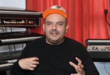 El compositor y músico mexicano Camilo Lara