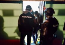 La Fiscalía y la Policía de Ecuador han detenido a seis personas en una operación conjunta lanzada en tres provincias para seguir avanzando en las investigaciones por el asesinato del excandidato presidencial Fernando Villavicencio.
