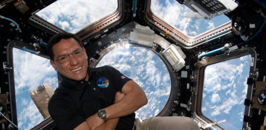 El estadounidense de origen salvadoreño Frank Rubio sobrepasó este lunes en la Estación Espacial Internacional (EEI) el récord de 355 días consecutivos, 3 horas y 45 minutos de permanencia en el espacio.