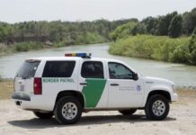 Hondureña que murió bajo custodia de Inmigración no reportó problemas de salud Una migrante hondureña que murió el pasado lunes bajo custodia de la Patrulla Fronteriza en Texas no había reportado quebrantos de salud, informó este viernes la Oficina de Aduanas y Protección Fronteriza (CBP).