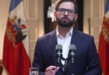 "El pueblo está contigo", partidarios de Boric le muestran su apoyo en marcha en Santiago.
