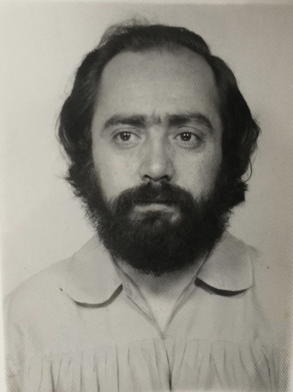 El literato chileno Gustavo Gac-Artigas durante los años setenta, después del fatídico golpe militar que derrocó a Salvador Allende y que instauró la dictadura militar que duró más de una década.