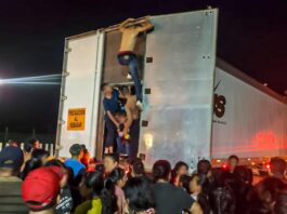 Localizan en México a 350 migrantes hacinados y deshidratados en la caja de un tráiler El Instituto Nacional de Migración (INM) de México identificó este jueves a 350 migrantes de Guatemala, Ecuador, Honduras y El Salvador hacinados y deshidratados en la caja de un tráiler, según notificó la instancia en un comunicado.