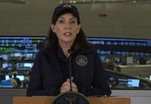 La gobernadora de Nueva York, Kathy Hochul, dijo este sábado que las inundaciones del viernes en el estado fueron "históricas", con la paralización del transporte público, carreteras y aeropuertos, pero que no hubo víctimas mortales.