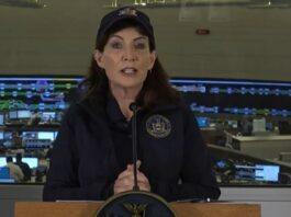 La gobernadora de Nueva York, Kathy Hochul, dijo este sábado que las inundaciones del viernes en el estado fueron "históricas", con la paralización del transporte público, carreteras y aeropuertos, pero que no hubo víctimas mortales.