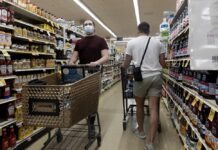 La tasa de inflación subió cinco décimas en agosto y se situó en el 3,7 %, informó este miércoles la Oficina de Estadísticas Laborales de Estados Unidos