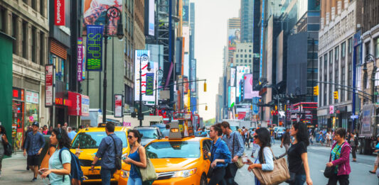 Hay más de tres millones de inmigrantes en la ciudad de Nueva York, que representan el 36% por ciento de la población y el 43% de su fuerza laboral y la mayoría de ellos provienen de América Latina.