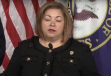 Congresista demócrata busca prohibir que bienes federales sean nombrados en honor a Trump La congresista Linda Sánchez, integrante demócrata de la Cámara de Representantes de Estados Unidos por California, presentó este jueves en el Congreso un proyecto de ley para prohibir que se designen proyectos, edificios, estatuas o tierras públicas con el nombre del expresidente Donald J. Trump.