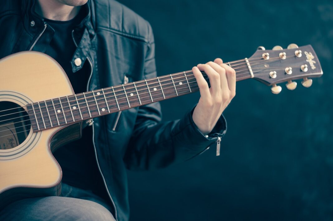 La música latina en Estados Unidos sigue creciendo en ingresos y en cuota de mercado tras el año récord registrado en 2022, cuando alcanzó los 1.100 millones de dólares de recaudación, informó este miércoles la Asociación de la Industria Discográfica de América (RIAA, por sus siglas en inglés).