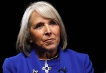 El estado de Nuevo México prohíbe portar públicamente armas de fuego en Albuquerque La gobernadora del estado de Nuevo México, Michelle Lujan Grisham.