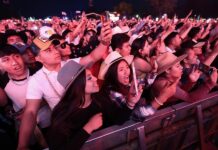 Miles de personas asisten al festival musical Arre (2)