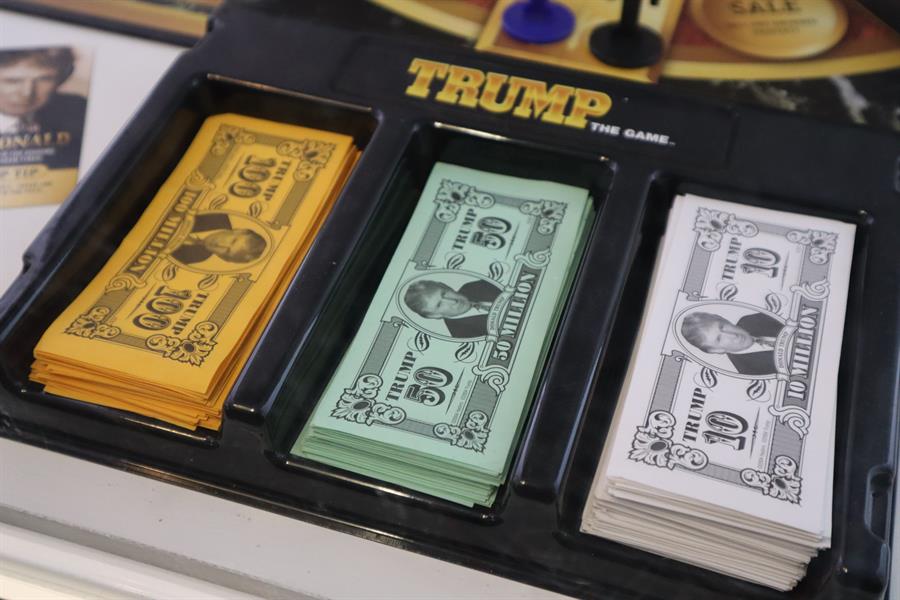 Pasatiempo al estilo Monopoly llamado Donald Trump. El juego.