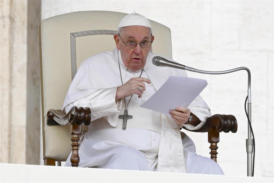 Papa Francisco 14 El papa Francisco mostró hoy su deseo de que el próximo Sínodo, la asamblea de obispos que se celebrará desde el próximo 4 de octubre, ayude a la Iglesia a purificarse de murmuraciones, ideologías y polarizaciones,