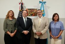 El presidente electo de Guatemala se reúne con el encargado de negocios de EE.UU. para abordar la cooperación bilateral Patrick Ventrell