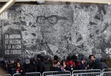 Emotivo acto con el discurso de Allende bajo las bombas cierra actos por 50 aniversario Personas se manifiestan durante un acto ciudadano en Conmemoración de los 50 años del Golpe de Estado