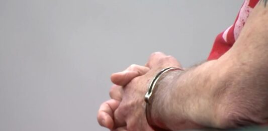 El Servicio de Alguaciles Federales (US Marshals) confirmó este jueves el arresto en México de Félix Herrera García, esposo de la dueña de una guardería de Nueva York en la que tenían un laboratorio de fentanilo y donde murió un niño de un año por ser expuesto a la droga.