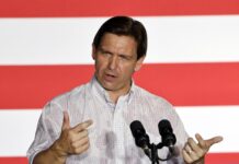DeSantis reincide en que usará "fuerza letal contra cárteles mexicanos" si preside EE.UU. El gobernador de Florida y precandidato republicano a la presidencia del país, Ron DeSantis, reincidió este viernes en que hará uso de "fuerza letal contra los cárteles mexicanos de la droga" si acaba llegando a la Casa Blanca.