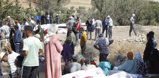Ascienden a 1.305 los muertos y a 1.832 los heridos en el terremoto de Marruecos.