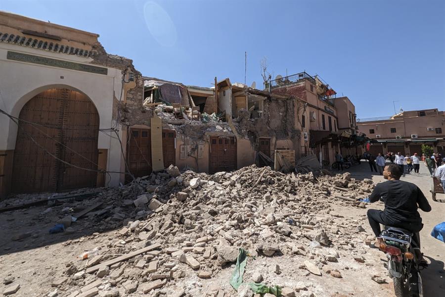 Terremoto Marruecos El número de muertos en el terremoto que azotó anoche Marruecos superó la barrera de los mil, hasta los 1.037, en el balance dado hasta las 13.00 hora local (GMT+1), lo mismo que los heridos, que se contabilizaron en 1.204, 721 de ellos graves.