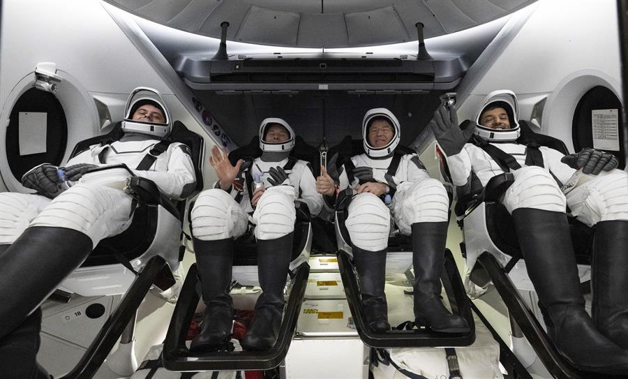 capsula Dragon (2) capsula Dragon (2)