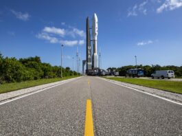 cohete Atlas V que lleva la misión Silent BarkerNROL-107