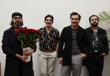 La banda mexicana de rock Enjambre está triunfando con su álbum “Noches de Salón”.
