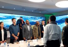 El alcalde de Nueva York visita el comienzo de ruta migratoria por el Tapón del Darién El alcalde de Nueva York, Eric Adams, visitó este sábado, por tierra y aire, la región del golfo del Urabá colombiana por donde los migrantes comienzan su ruta por la peligrosa selva del Darién hacia Centroamérica. Foto Luis Gilberto Murillo