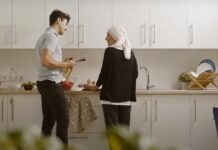 El apoyo familiar y comunitario entre los hispanos y otras minorías probablemente contribuye a atenuar los riesgos de muerte por cáncer observados entre las personas que viven solas, indica un estudio publicado este jueves en la revista Cancer.