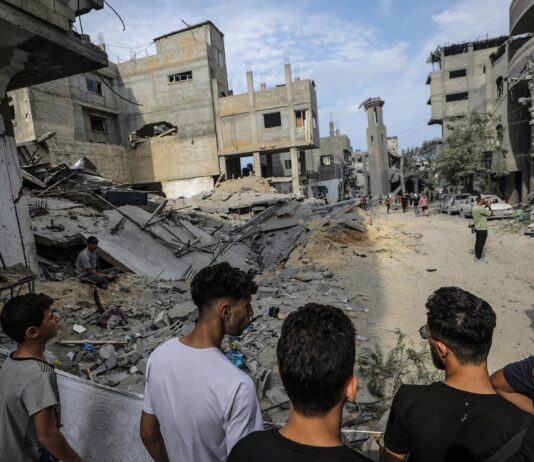 Sube a 11 el número de estadounidenses fallecidos en el ataque a Israel Al menos once estadounidenses han fallecido en el ataque de Hamás contra Israel, mientras que todavía se desconoce el número de personas de esta nacionalidad que fueron tomadas como rehenes en Gaza, informó este lunes el presidente de Estados Unidos, Joe Biden.