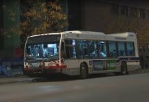 Autobuses con calefacción para inmigrantes en Chicago.