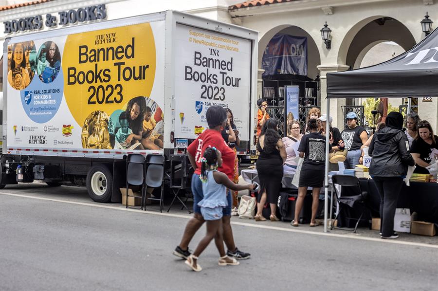 'Banned Book mobile Tour' (1)
