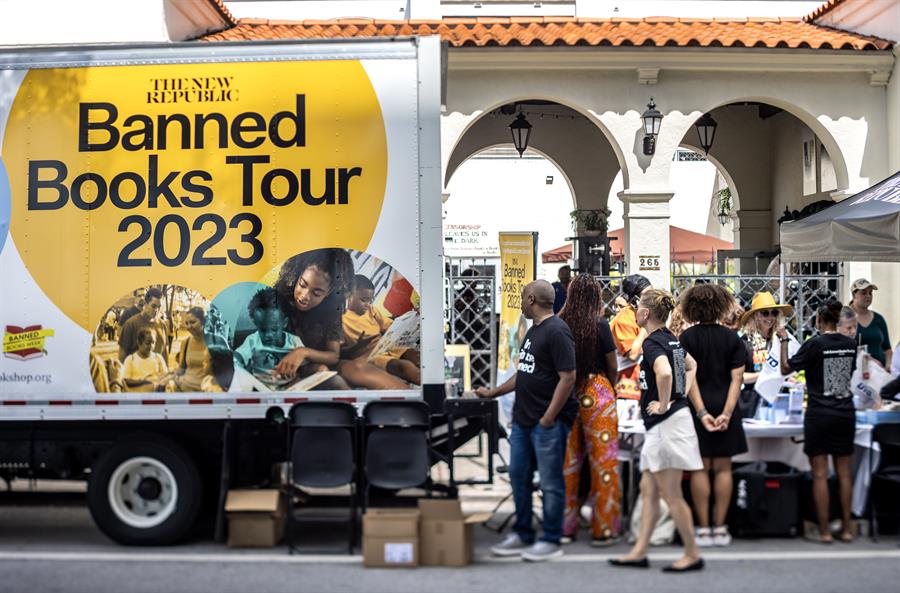 'Banned Book mobile Tour' (2)