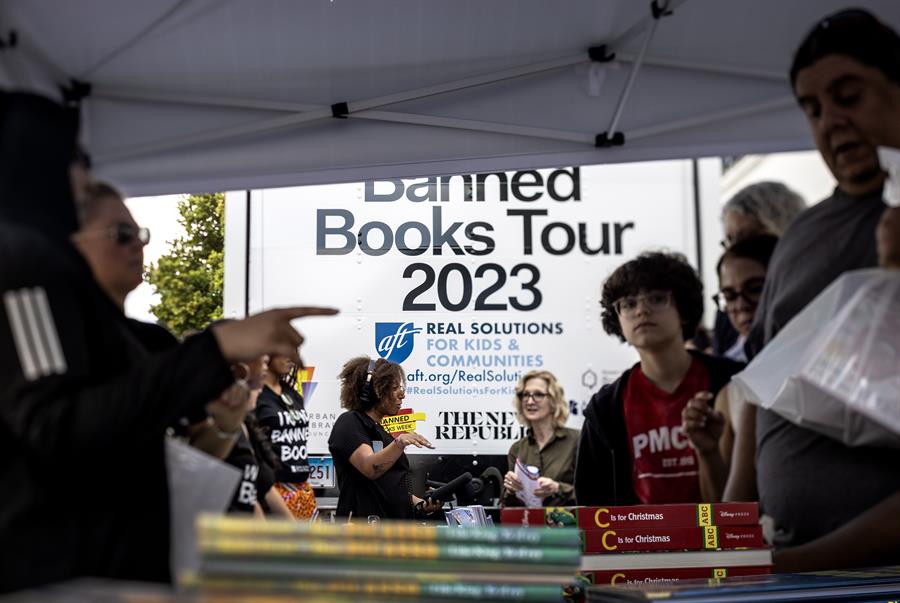 'Banned Book mobile Tour' (3)