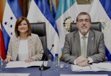 Arévalo y Herrera acuden a la sede del TSE para apoyar a los magistrados tras los registros de la Fiscalía El presidente electo de Guatemala, Bernardo Arévalo, y su 'número dos', Karin Herrera, han acudido este lunes a la sede del Tribunal Supremo Electoral (TSE) para apoyar a los magistrados tras los registros llevados a cabo por la Fiscalía el viernes.